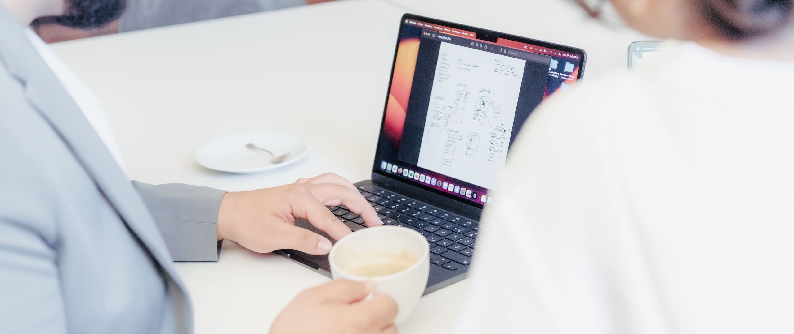 Zusammenarbeit an einem digitalen Projekt